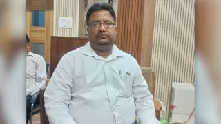 गिरफ्त में वरिष्ठ सहायक हिमांशु कुमार