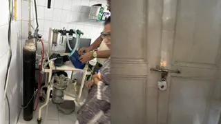 अस्पताल में कार्रवाई करते हुए सेहत विभाग की टीम और सील किया गया ओटी।