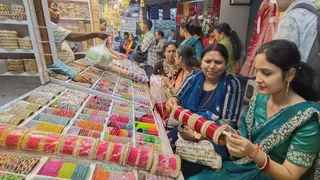 गाजियाबाद में दिखा करवाचौथ पर्व का उल्लास।