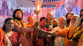 श्रीकृष्ण जन्मभूमि मुक्ति आंदोलन को धार देने के लिए वृंदावन में संकल्प दीप ज्योति यात्रा निकाली गई।