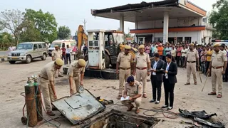 गैस कटर से टैंक काटते समय जोरदार विस्फोट (एआई जेनरेटेड तस्वीर)