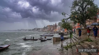 वाराणसी में चक्रवाती तूफान अर्नब का असर, भारी बारिश और आंधी की चेतावनी। (AI Image)