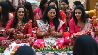 रेखा गुप्ता और दिल्ली की महिलाओं के अपमान का आरोप बीजेपी ने आप पर लगाया। फोटो: आर्काइव