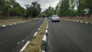 सेक्टर 26 से राजभवन तक की सड़कों की हालत सुधरी।