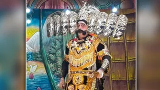 बिसौली की प्राचीन रामलीला में मंचन करते ज्ञानेश शंखधार। स्रोत - स्वयं