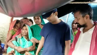 खगड़िया के परबत्ता में घटना के बाद शोक संतप्त ग्रामीण