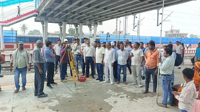 पूर्णिया सांसद पप्पू यादव की शिकायत पर एक्शन, दौरम मधेपुरा स्टेशन भवन की गुणवत्ता जांचने पहुंची चीफ इंजीनियर की टीम

