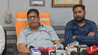 मनीष शुक्ला के पिता को जान से मारने की धमकी मिली।