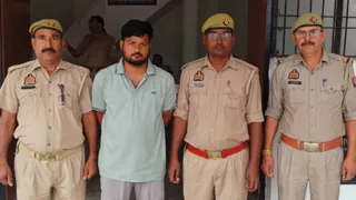 सोनभद्र पुलिस ने बाराबंकी से दबोचा हेरोइन तस्करों के गैंग का फाइनेंसर मोहम्मद वकील।