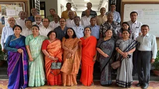 बीएचयू वनस्पति विज्ञान के पुरा छात्रों का स्वर्ण जयंती मिलन, शिक्षकों का सम्मान और पुरानी यादें ताजा।