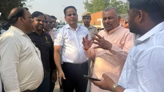 विधायक तेजपाल तंवर ने जाम को लेकर संभाला मोर्चा ( फोटो स्रोत : जागरण )