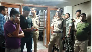 घटना की सूचना पर जांच पड़ताल में जुटी पुलिस।