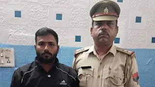 पुलिस गिरफ्त में आरोपित।