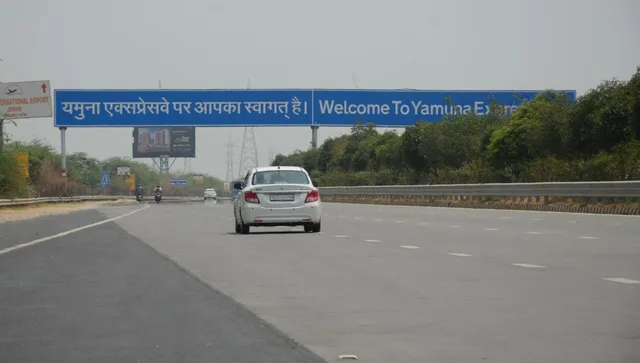 यूपी के एक्सप्रेसवे व हाईवे पर चला ‘ऑपरेशन सेफ स्पीड’, नियमों की अनदेखी करने वालों पर लगा 1.38 करोड़ का जुर्माना