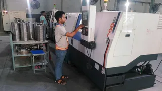 नेल्को के मवाना रोड स्थित उद्याेग में अत्याधुनिक मशीनों से आटोमेटिक तरीके से तैयार होते उत्पाद, इसी तरह की मशीनों को लगाने के लिए अब सब्सिडी मिलेगी। सौ. नेल्को