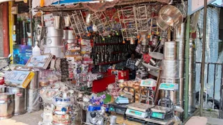 दुकानदार 10-30% छूट और आकर्षक उपहार दे रहे हैं।