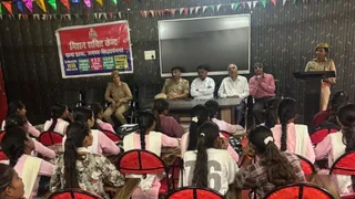 महिला व साइबर अपराध, दहेज उत्पीड़न और सुरक्षा उपायों की जानकारी दी गई।