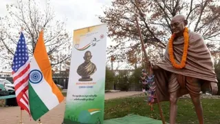 अमेरिका में महात्मा गांधी की प्रतिमा का अनावरण