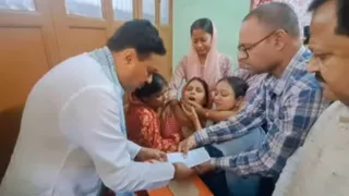 बंगाल सरकार ने मुजफ्फरपुर के पीड़ित पिता-पुत्र के परिवार को 50 लाख की सहायता दी