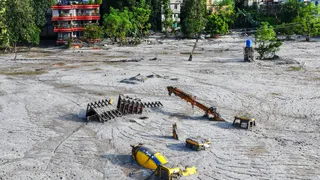 भूटान में गुरुवार की रात पुनाखा में एक ग्लेशियर झील फट गई