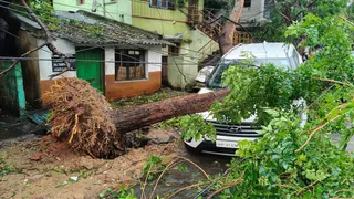 चक्रवाती तूफान अर्णब का बरपा कहर: ओडिशा के नौ जिलों में जनजीवन प्रभावित (फोटो- रॉयटर)