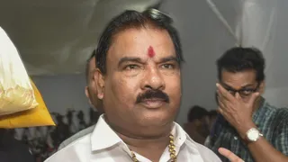 शिवसेना विधायक संजय गायकवाड़ का किसान आत्महत्याओं पर दिया विवादित बयान
