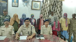 पुलिस की गिरफ्त में आरोपी। (जागरण)