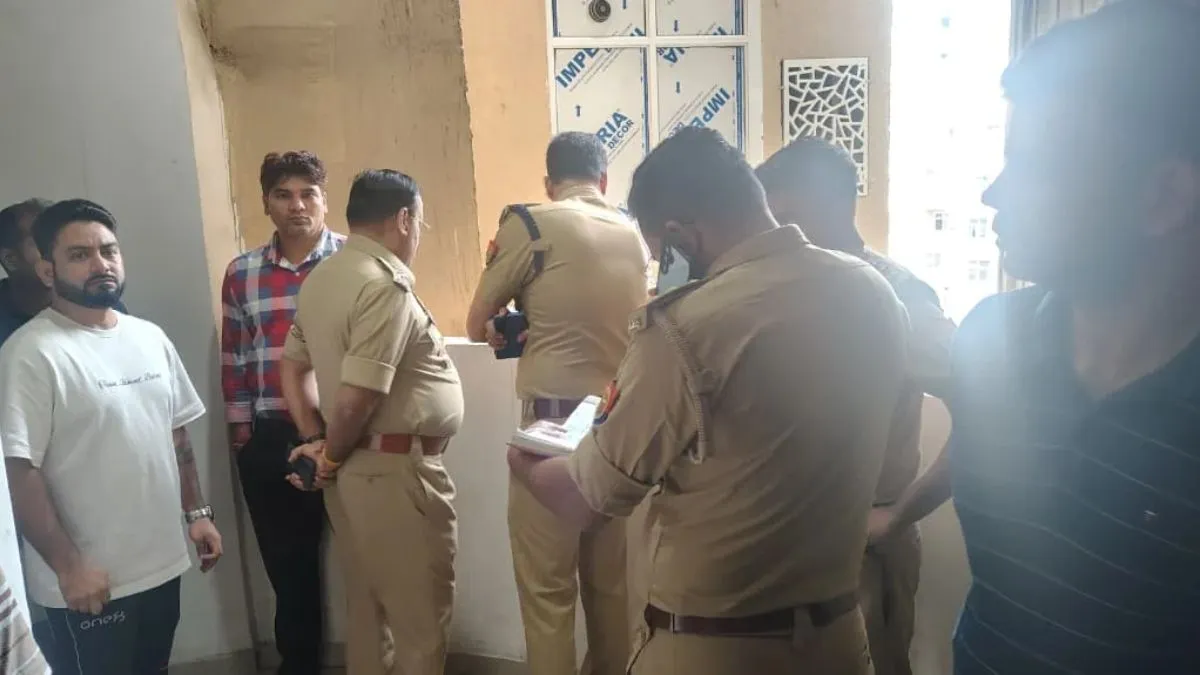 mahagun-noida-two-death1
