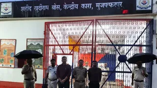जिलाधिकारी गौरव कुमार और एसएसपी कांतेश कुमार मिश्र के नेतृत्व में जिला प्रशासन और पुलिस की टीम जांच करने जेल पहुंची।