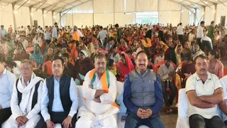 वाराणसी अमूल प्लांट में किसानों ने देखा BBBRC लोकार्पण और पीएम मोदी का संबोधन!