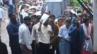 UP PET परीक्षा में 66.75 प्रतिशत परीक्षार्थी हुए शामिल।