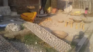 कुम्हारों के चाक ने पकड़ी रफ्तार