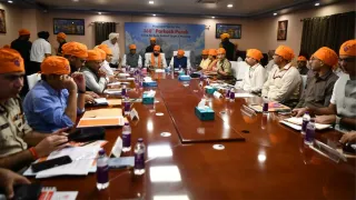 मुख्यमंत्री सम्राट चौधरी की अधिकारियों के साथ बैठक। फोटो जागरण