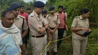 छात्रा का झाड़ी में मिला शव