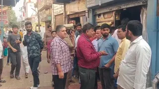 पुलिस सीसीटीवी फुटेज के आधार पर महिला की तलाश कर रही है और मामला दर्ज कर जांच जारी है।