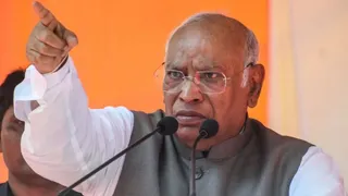 Complaint Against Mallikarjun Kharge in Lakhisarai:पीएम मोदी के पिता और सनातन पर कथित टिप्पणी के खिलाफ लखीसराय कोर्ट में परिवाद दायर