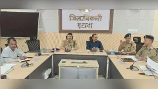 डीएम ने 14 चिह्नित ब्लैक स्पॉट पर सुरक्षा इंतजाम दुरुस्त करने और सड़कों की कमियां दूर करने को कहा।