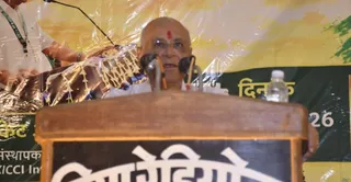 कार्यक्रम को संबोधित करते सेबी व एलआइसी के पूर्व चेयरमैन ज्ञानेंद्र नाथ बाजपेई। जागरण