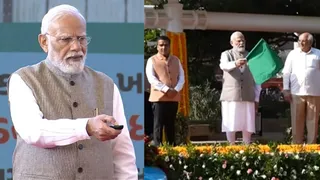 गुजरात में पीएम मोदी ने परियोजनाओं का किया उद्घाटन। (फोटो- पीटीआई।)