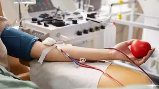 गंभीर खामियां मिलने पर प्रयागराज के बाई का बाग मोहल्ले में स्थित एक ब्लड सेंटर को ड्रग विभाग ने बंद कराया।
