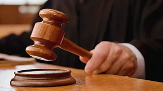 अदालत ने स्पष्ट रूप से कहा है कि नियुक्ति प्रक्रिया में हुई देरी के लिए शिक्षक किसी भी तरह से जिम्मेदार नहीं हैं।