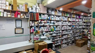1800 रिटेल मेडिकल स्टोर अवैध रूप से संचालित होने का दावा
