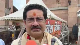 कुमार मंगलम बिड़ला ने काशी विश्वनाथ धाम में किए दर्शन, पीएम मोदी की सराहना।