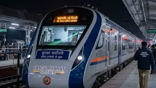 वाराणसी-नई दिल्ली वंदे भारत स्लीपर एक्सप्रेस: सुरक्षा के साथ आरामदायक सफर, मनमानी पर लगेगी लगाम।