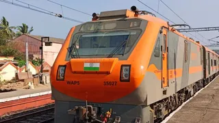 वाराणसी से रात 8:50 बजे चलेगी वंदे भारत स्लीपर को चलाने की शुरुआत 31 अक्टूबर से की गई है। 27 अक्टूबर से इसके टिकटों की बुकिंग की जा रही थी। फाइल फोटो