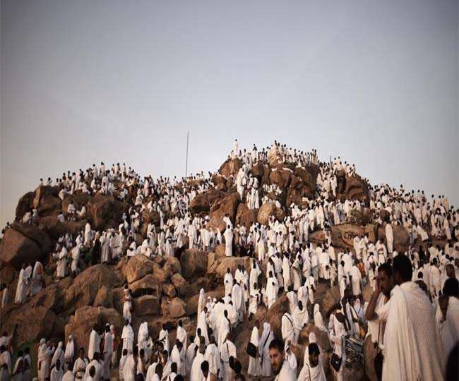 Repentant Muslims gather on Mount Arafat for haj climax