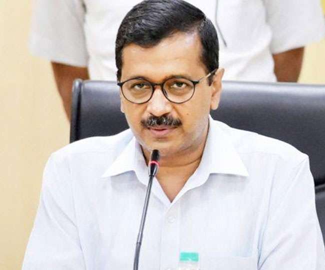 à¤¦à¤¿à¤²à¥à¤²à¥€ à¤¸à¤šà¤¿à¤µà¤¾à¤²à¤¯ à¤®à¥‡à¤‚ CM à¤…à¤°à¤µà¤¿à¤‚à¤¦ à¤•à¥‡à¤œà¤°à¥€à¤µà¤¾à¤² à¤•à¥‡ à¤Šà¤ªà¤° à¤«à¥‡à¤‚à¤•à¤¾ à¤®à¤¿à¤°à¥à¤š à¤ªà¤¾à¤‰à¤¡à¤°, à¤®à¤šà¤¾ à¤¹à¤¡à¤¼à¤•à¤‚à¤ª