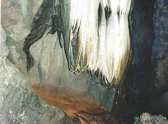 इस गुफा में छिपा है दुनिया के खत्म होने का रहस्य, देखें तस्वीरें