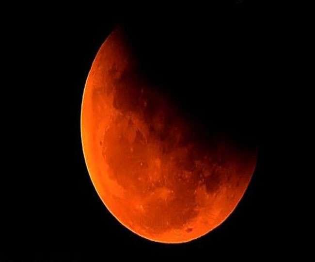 बिना किसी उपकरण इस तरह देख सकते हैं चंद्र ग्रहण, जानें ब्लड मून में क्यों हो जाता है चंद्रमा लाल