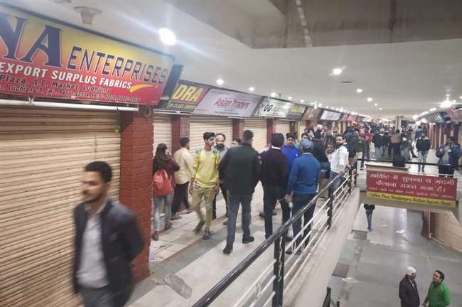 Income Tax Department Raids In Calibel Plaza Ac Market At Ludhiana